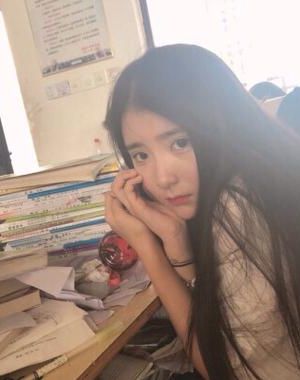 《白莲花的职业素养(快穿)》作者：屋里的星星